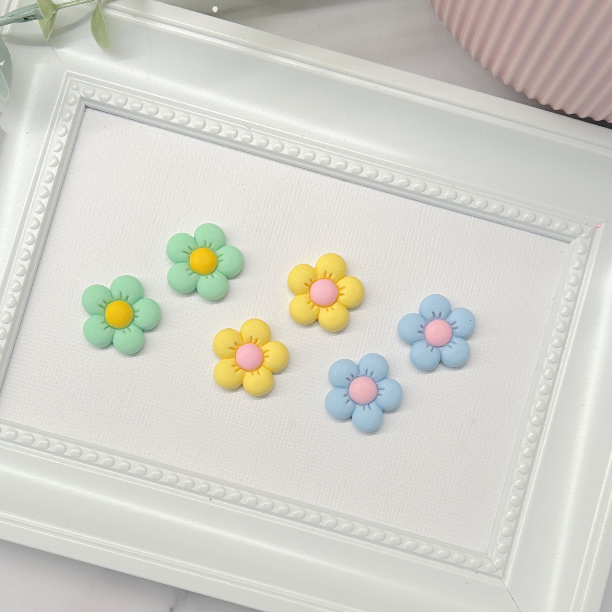 Flowers (Pack of 6) Resin Embellishment